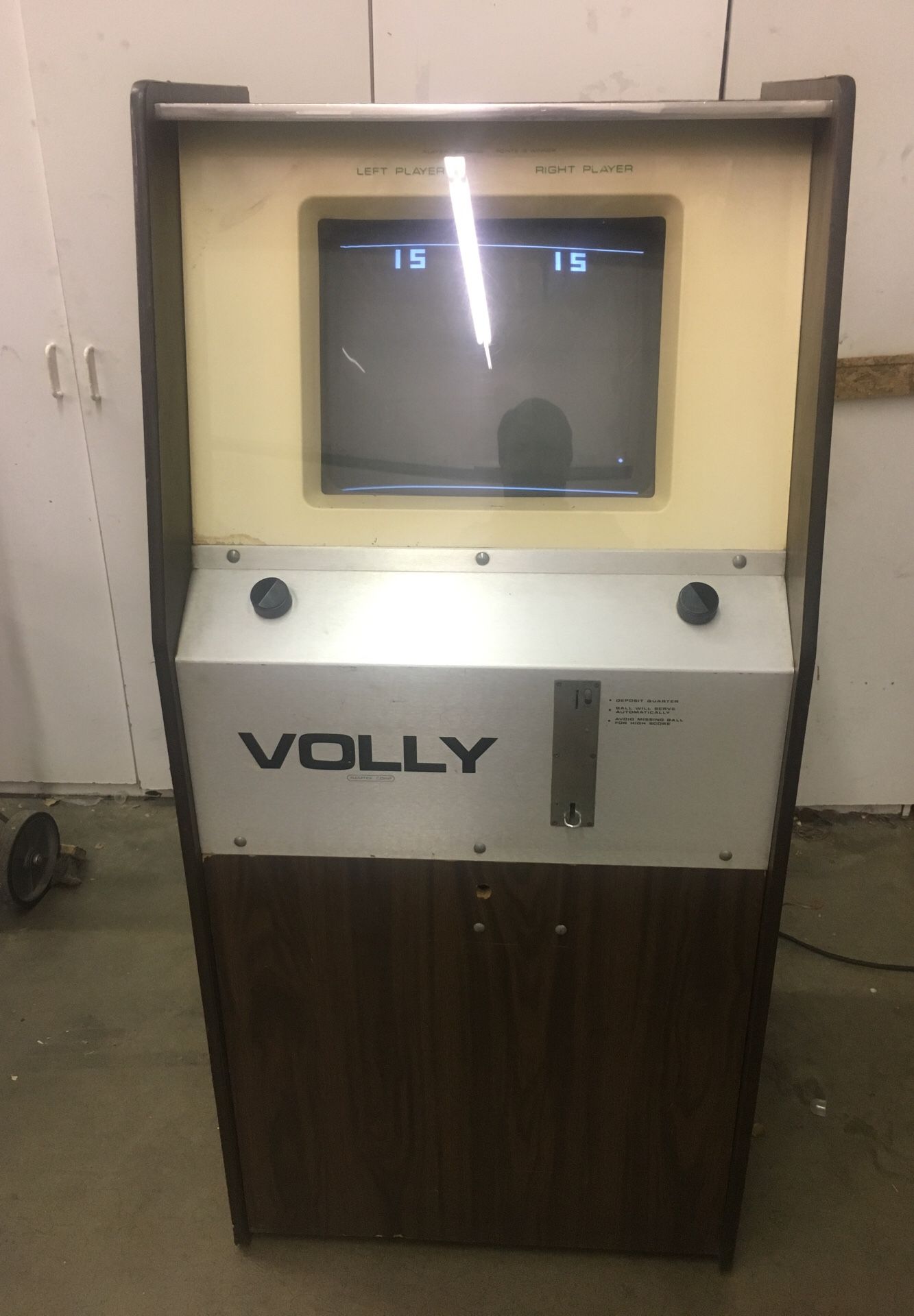 Volly video arcade game