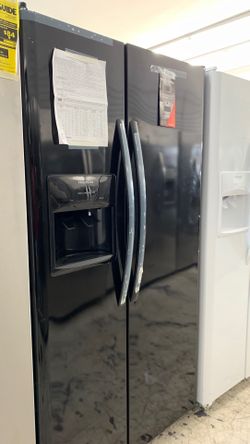 Frigidaire Side By Side In Glossy Black