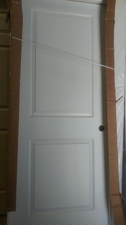 Beautiful 32 in solid door, Left-hand swing.