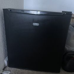 Sunbeam 1.6 Cu Ft Mini Fridge 