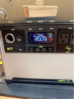Yeti 700 + Nomad 100 Power Station