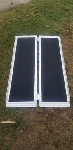 Wheelchair loading ramp