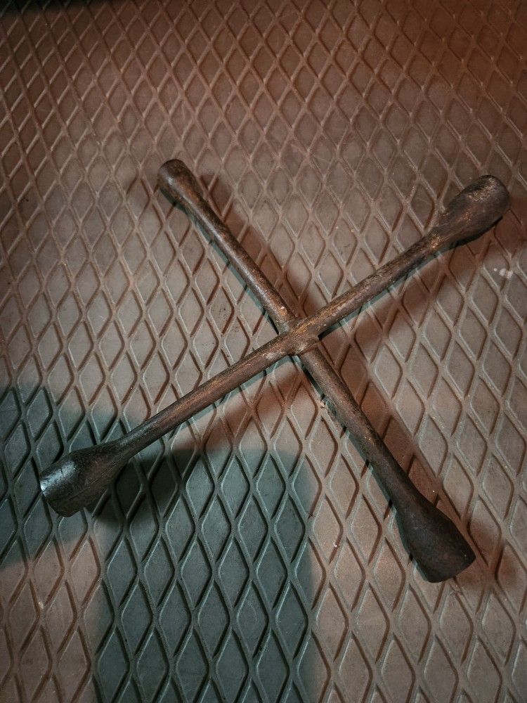 4- Way lug Wrench