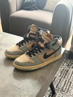 Nike Dunk High Light Bone/Black). Size 11