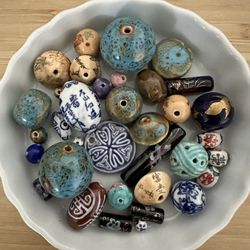 Lot Of Vintage Ceramic Porcelain Beads 