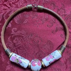 MATCHING LEATHER CHOKER+BRACELET W/METAL FLOWERY BEADS