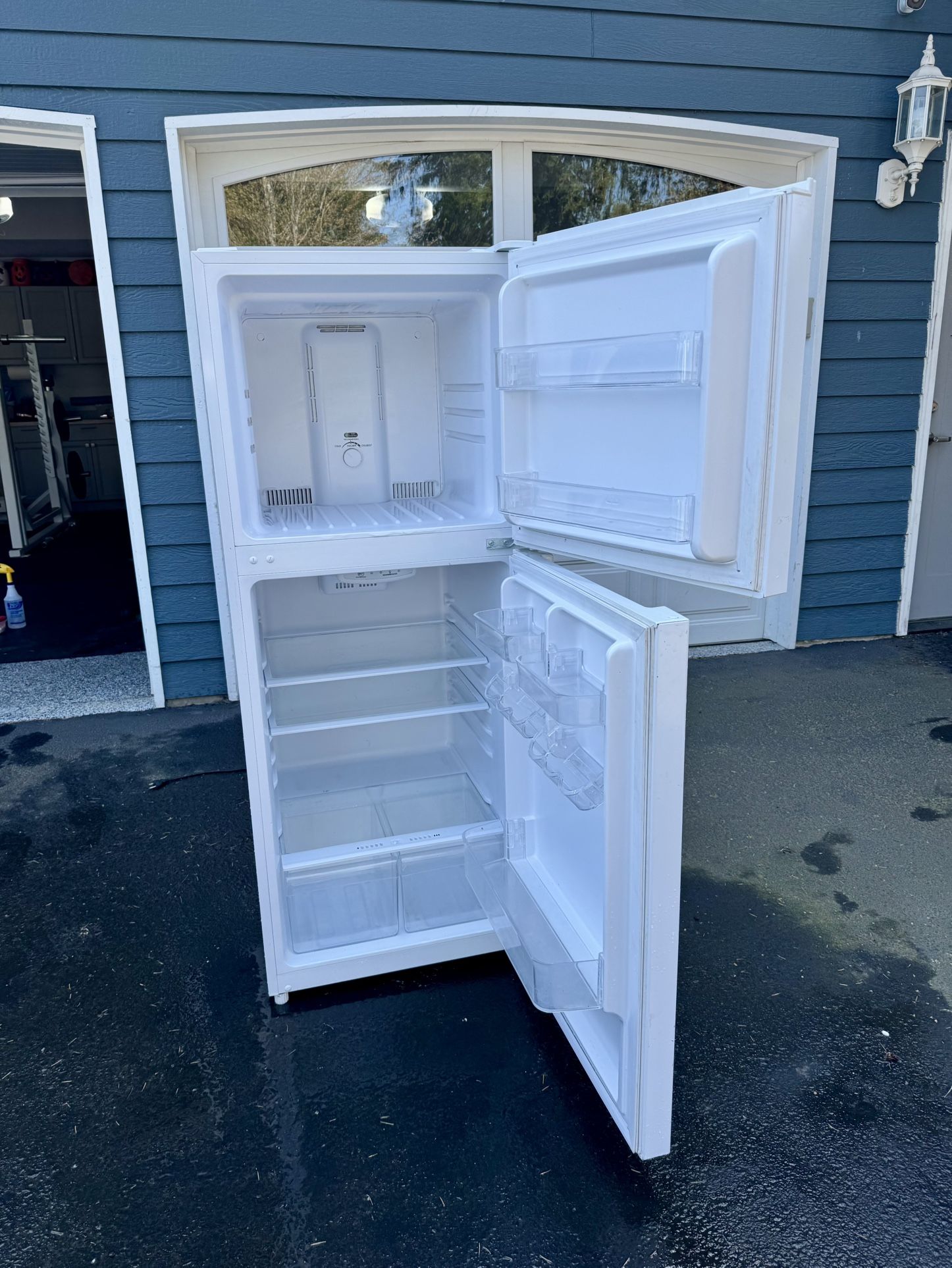 Magic Chef Fridge/Freezer 10.1 Cu Ft