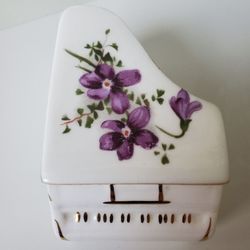 Vintage Hammersley English Fine Bone China miniature grand piano figurine