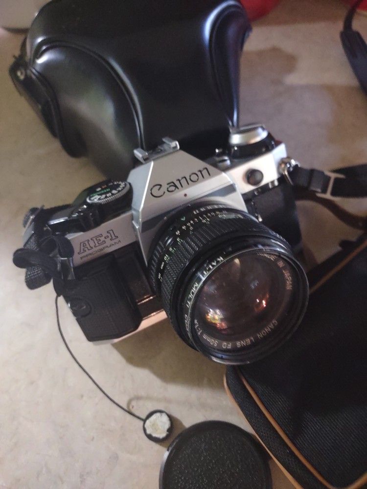 Nice Canon Set Canon With Every Thing Flasher To In Great Shape