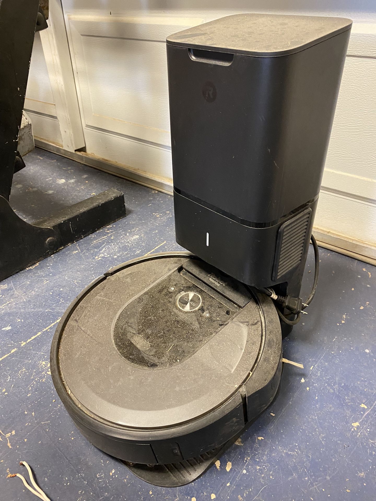 Roomba I7+ vacuum cleaner