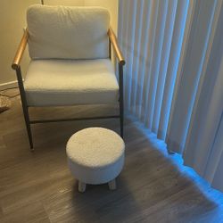 High-Quality Bouclé Accent Chair + Matching Foot Rest – Excellent Condition