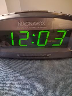 MAGNAVOX MCR140DUAL ALARM CLOCK RADIO