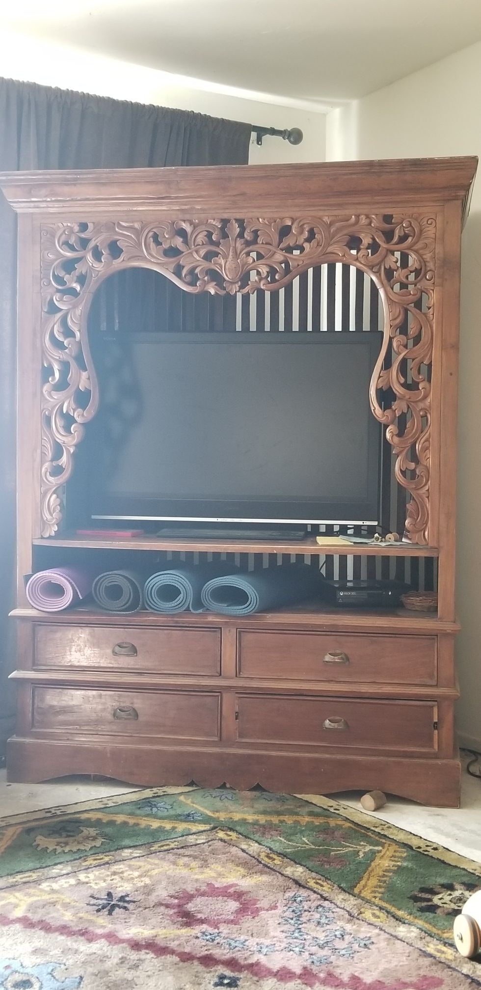 Entertainment center