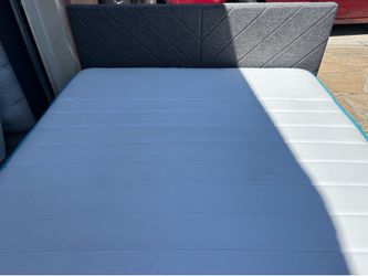 Cama queen buenas condiciones