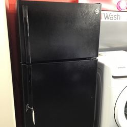 GE 16 Cu Ft Top And Bottom Fridge. 1 year Warranty 