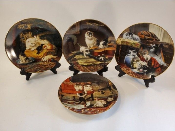 FRISKY FELINES COLLECTOR PLATES BY HENRIETTE RONNER Set of 4 numbered - 3 holders