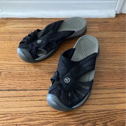 Keen Sandals (Size 8)