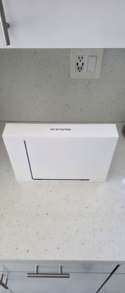13-inch MacBook Air - Apple M5 chip with 10-core CPU and 8-core GPU - 16GB Memory - 512GB SSD - Midnight