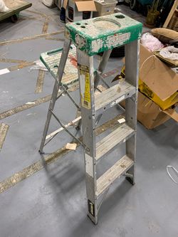 Husky 3-ft step Ladder