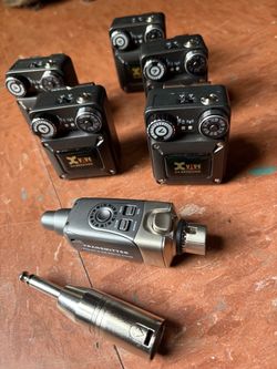 Xvive U4 wireless system with one transmitter and FIVE receivers