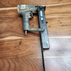Vintage Craftsman 18-Gauge Narrow Crown Pneumatic Stapler – Heavy Use, Works Great