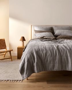 Parachute Linen Box Quilt (Queen Size)