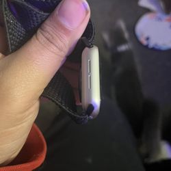 Apple Watch SE 2nd Generation Starlight 
