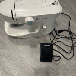 Singer M1500 Sewing Machine 