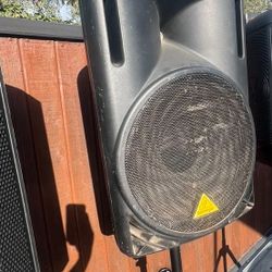 Behinger Speaker b215d