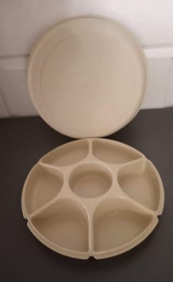 Tupperware 7 compartment divided covered serving storage container $20 FIRM