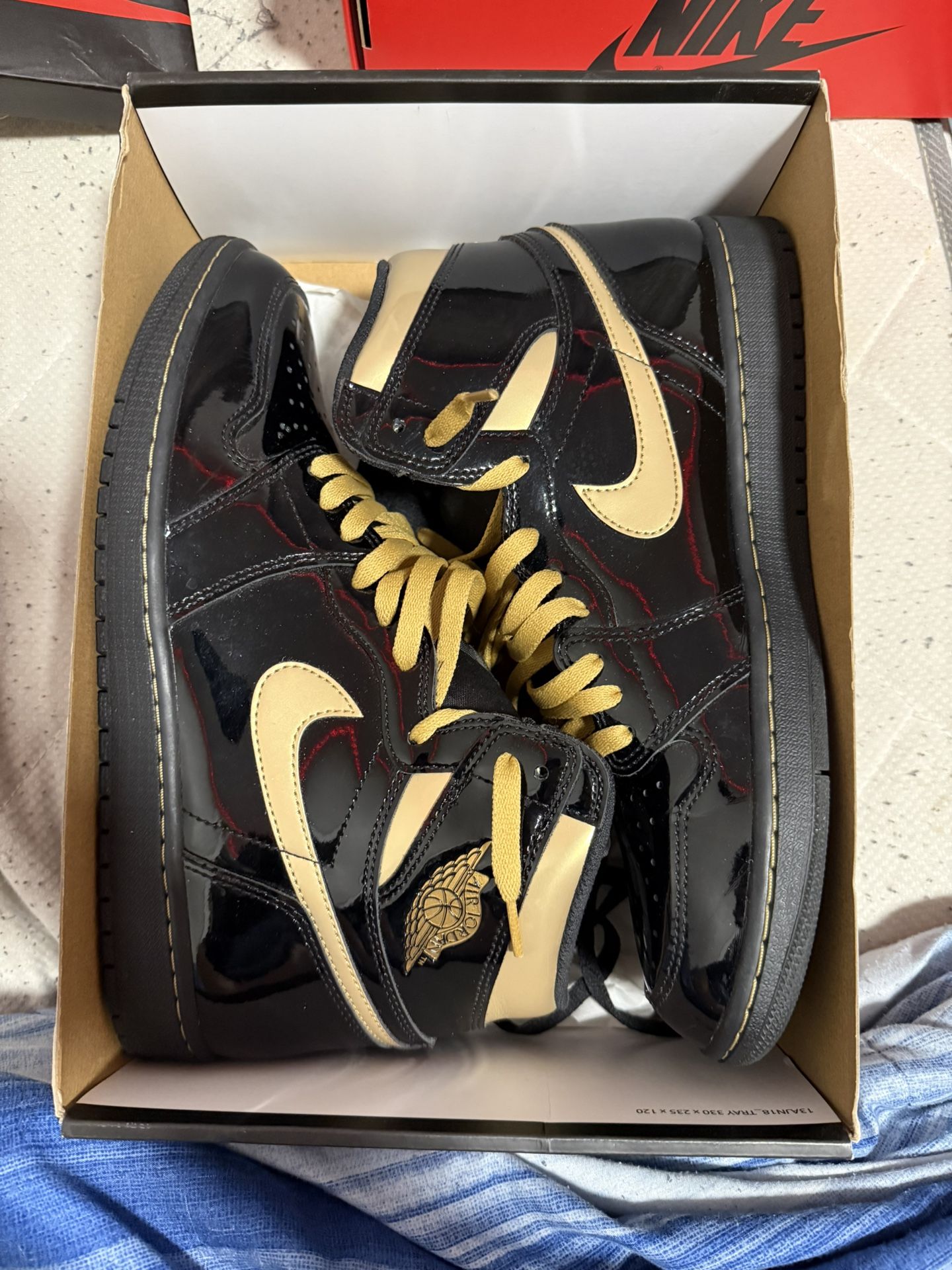 Gold and Black Jordan 1 Men sz 12 Jordan Air Jordan 1 Retro High OG  main image 2