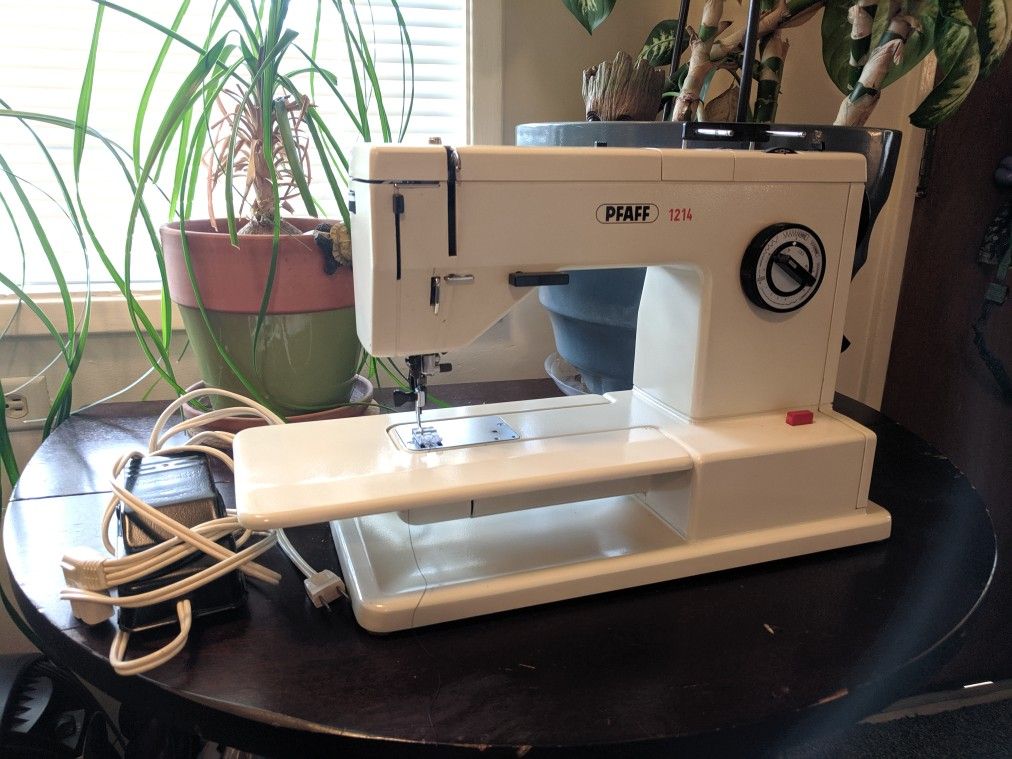 Pfaff Synchromatic 1214 Sewing Machine