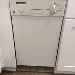 GE White 18” Dishwasher 