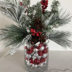 BEAUTIFUL  HOLIDAY  CENTERPIECE  