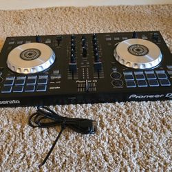 Pioneer DDJ-SB3,  Barely Used, Works Great, Just Mixer and Cable, $100 OBO