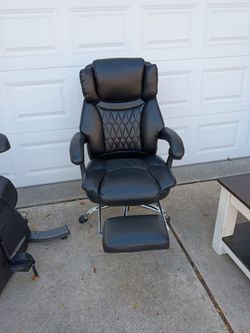 Office chair black with foot rest adjustable