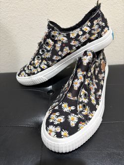 Women’s Blowfish Malibu Play Daisy Sneaker Flats 9