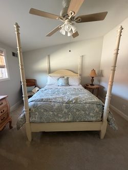 Tommy Bahama Home Ivory Key Four Poster Queen Bed – Coastal / British Colonial