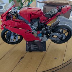 Lego Ducati Panigale V4