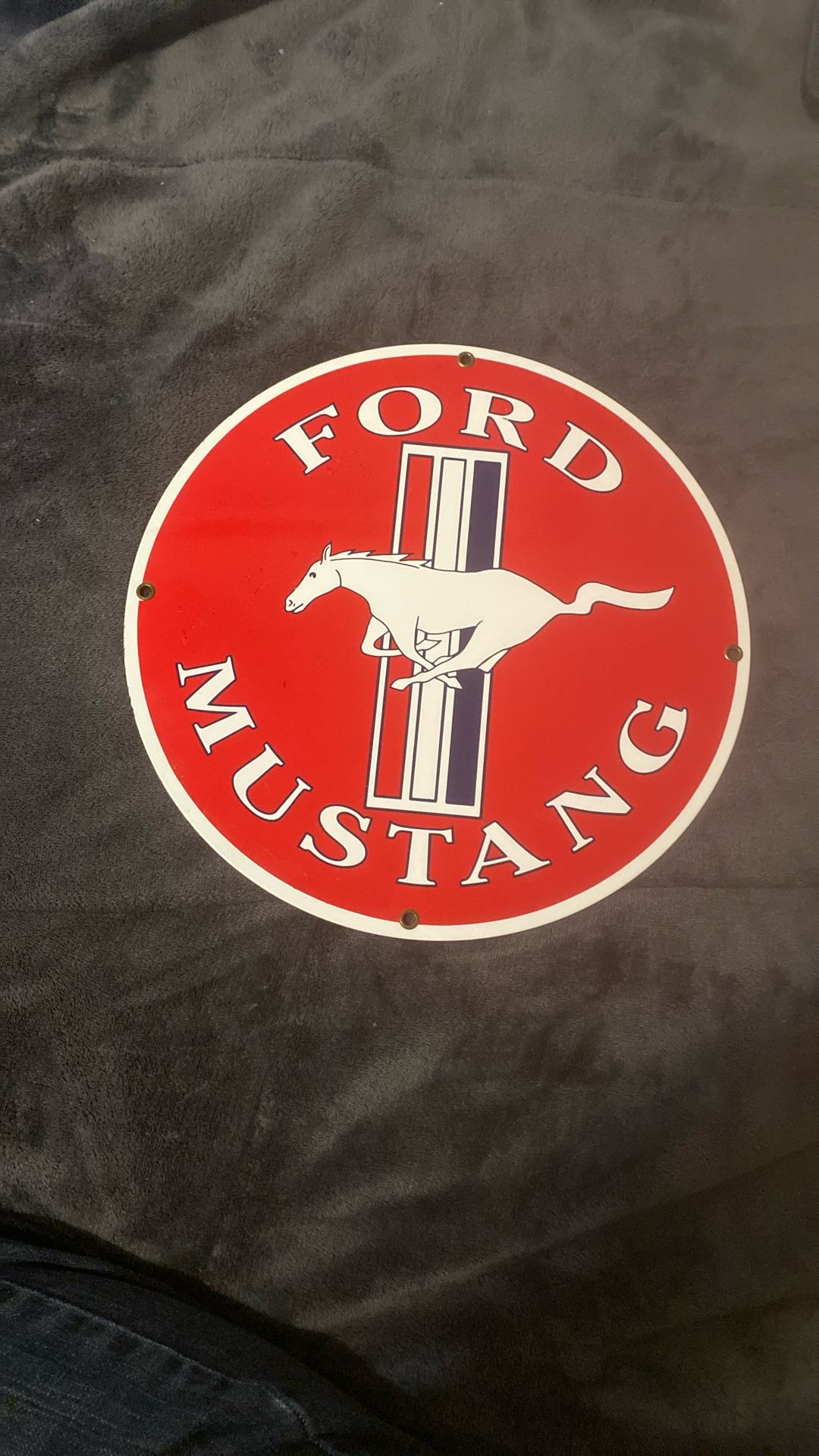 Ford Mustang sign