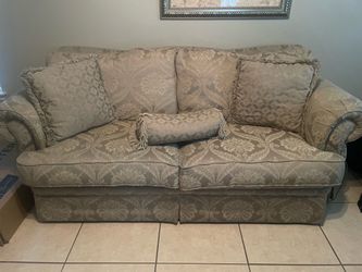 Traditional Damask Upholstered Loveseat Sofa