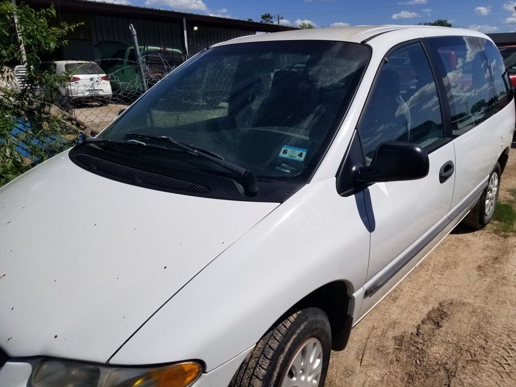 1999 Plymouth Voyager