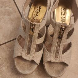 Size 7 1/2 Womans Sandals