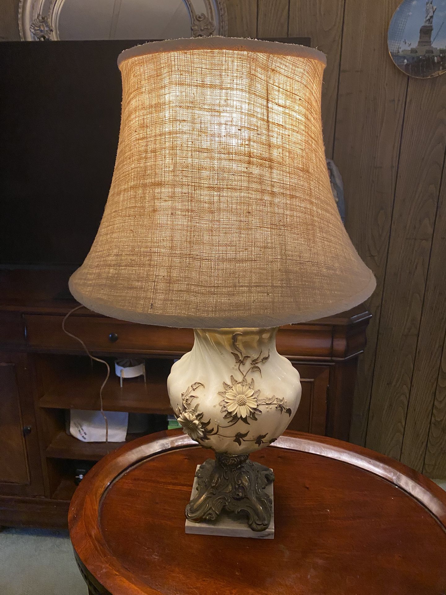 Antique Lamp Flores.