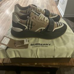 BURBERRY SNEAKERS ‼️ WORN ONCE 