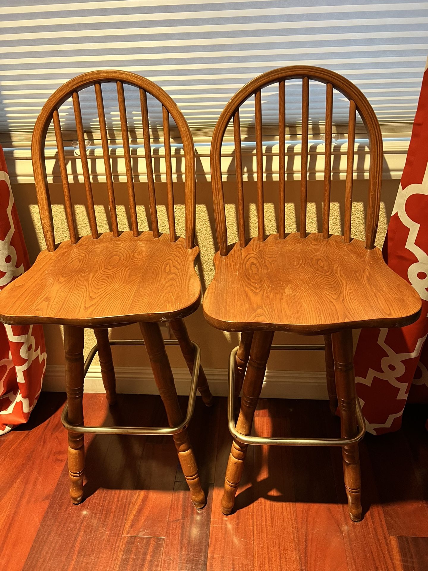 Set of 2 Wooden Stools Chairs Benches. Barstools. Very Good Condition.