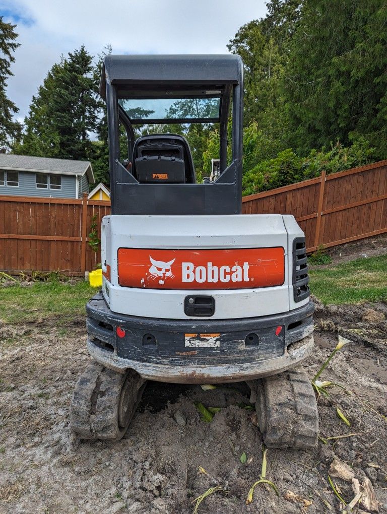 Bobcat E32 Mini Excavator Low Hours 1800