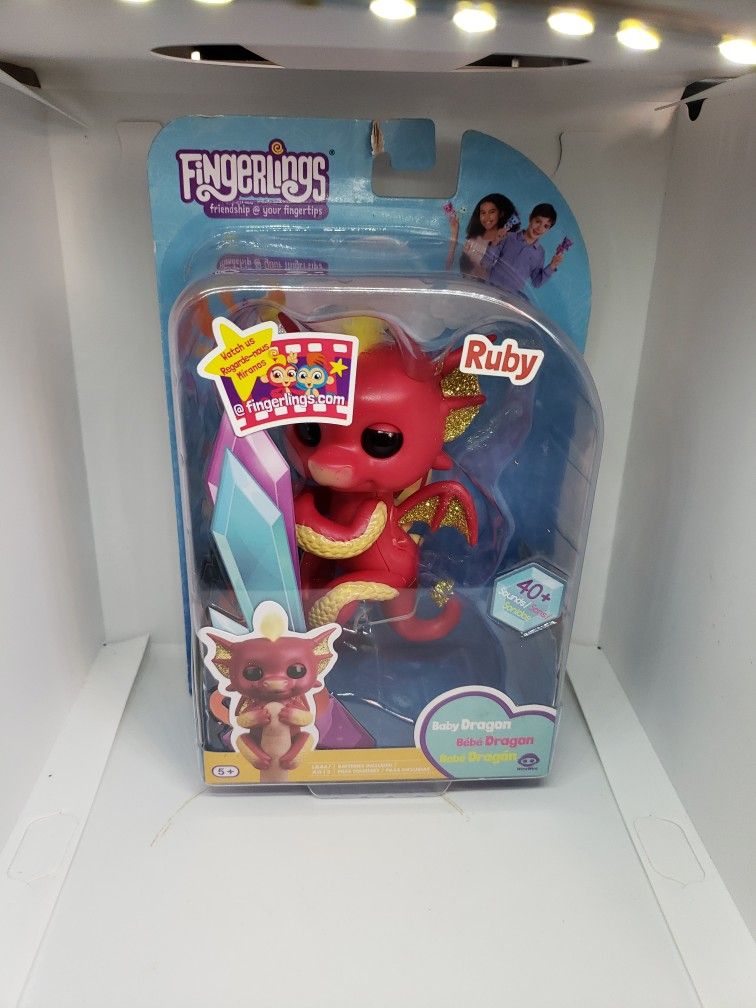 Fingerlings Baby Dragon Ruby
