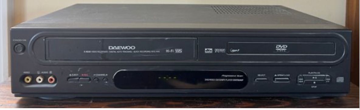 DAEWOO VIDEO CASSETTE RECORDER/DVD COMBO