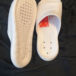 Size 8 Nike Slide